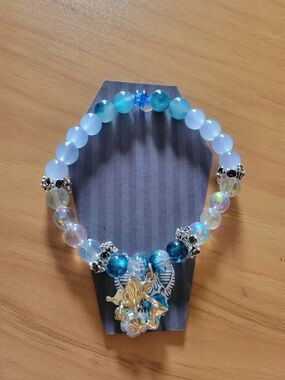 💐NEW💐Handmade Blue Iridescent Beaded Bracelet with Butterfly Charm